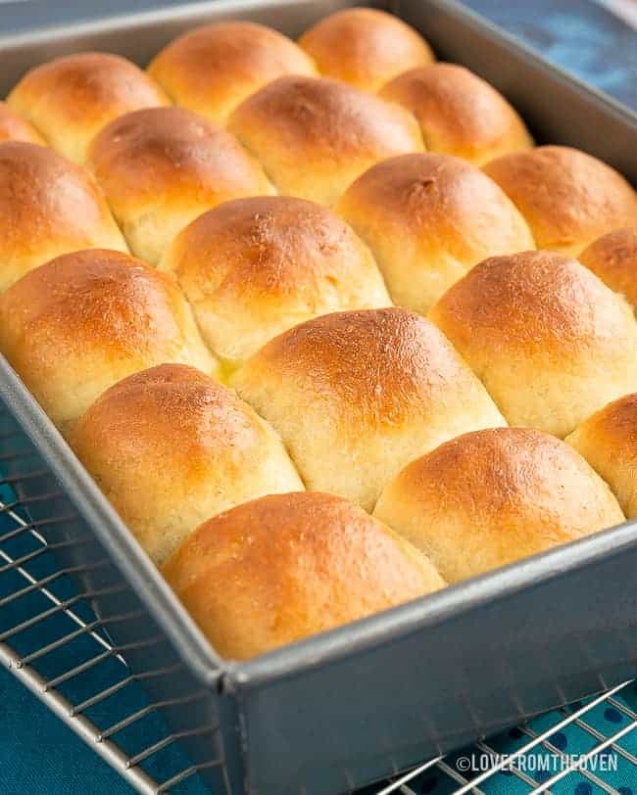 Backdate 5 Dinner Rolls